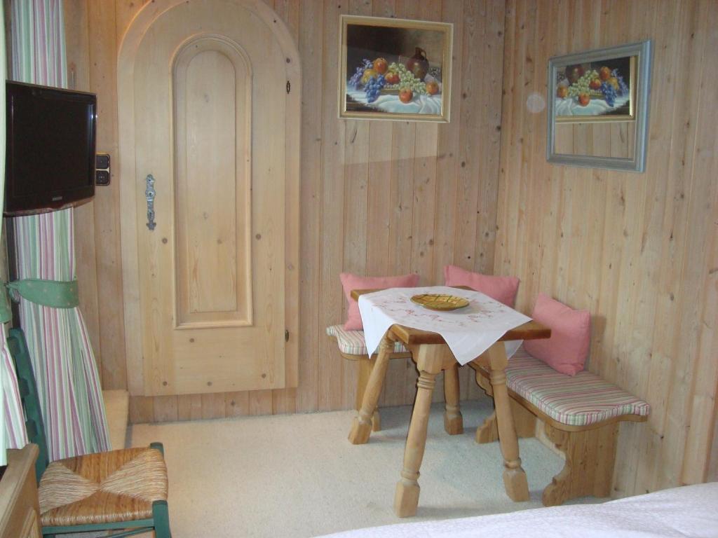 Ferienwohnung Weberhaus - Adults Only Kitzbühel Zimmer foto